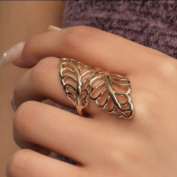 Gold Leaf Cutout Wrap Ring - Picture 4 of 4